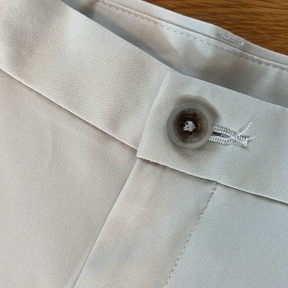 Haggar Men’s Cool 18 Pro Pleated Expandable Shorts - Picture 2 of 9